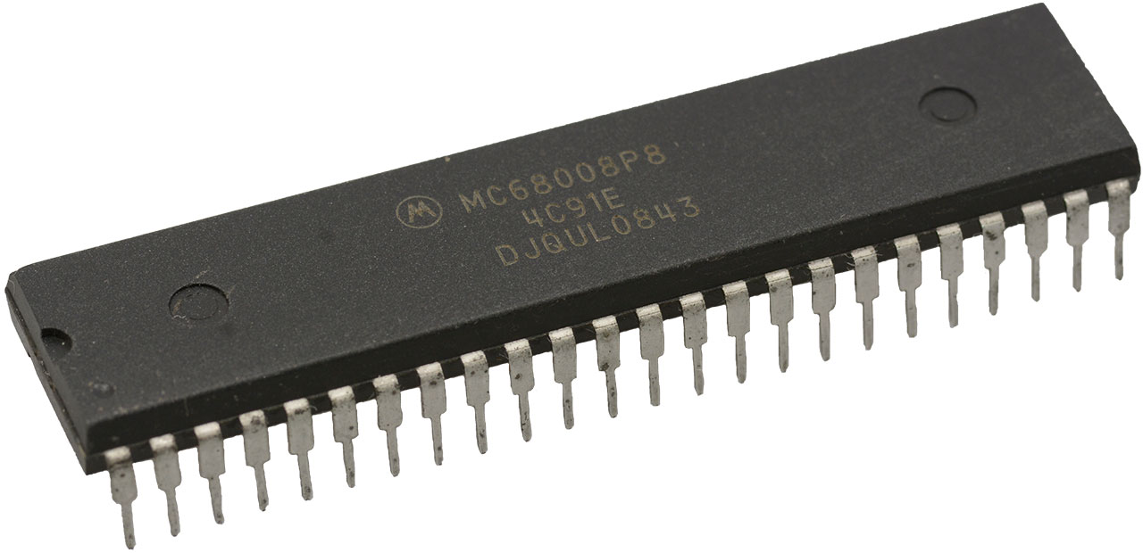 IC MC68008P8 Microprocessor 32-Bit 8MHz CMOS PDIP-48